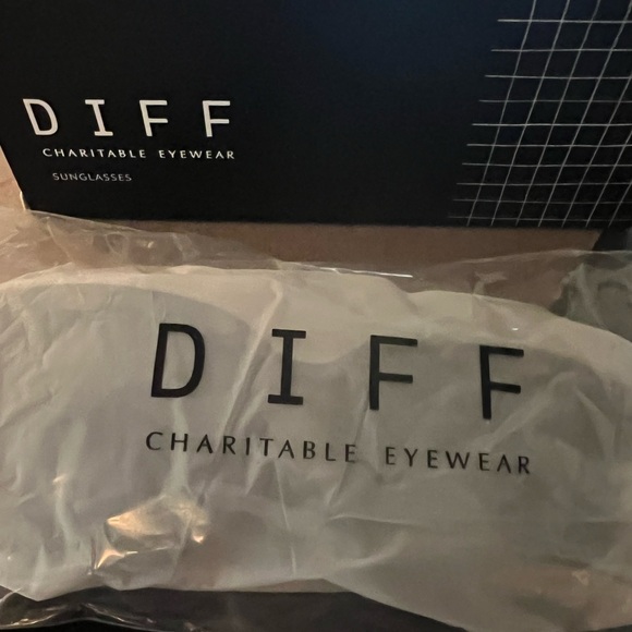 Diff Hailey Tortoise Shell Sunglasses - Picture 2 of 2